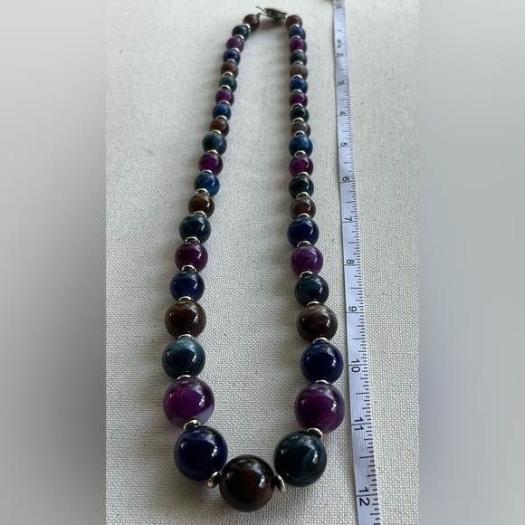 Elegant Multicolor Beaded Necklace - Picture 4 of 4